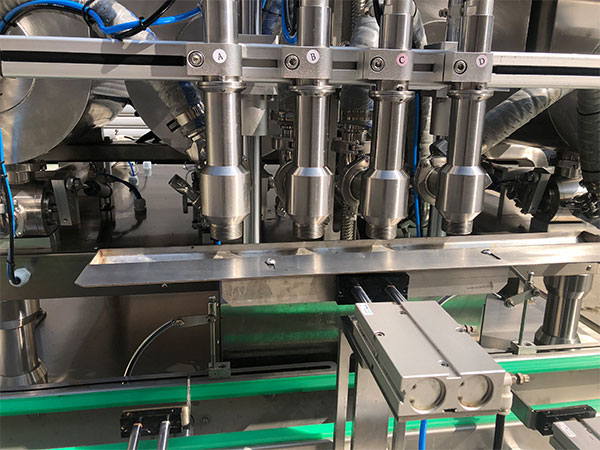 直線式多頭醬料灌裝機械實拍