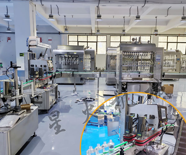 香辣醬灌裝機(jī)及全自動(dòng)醬料灌裝生產(chǎn)線實(shí)拍